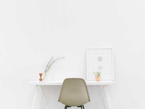The Art of Decluttering: Finding Peace in Minimalism